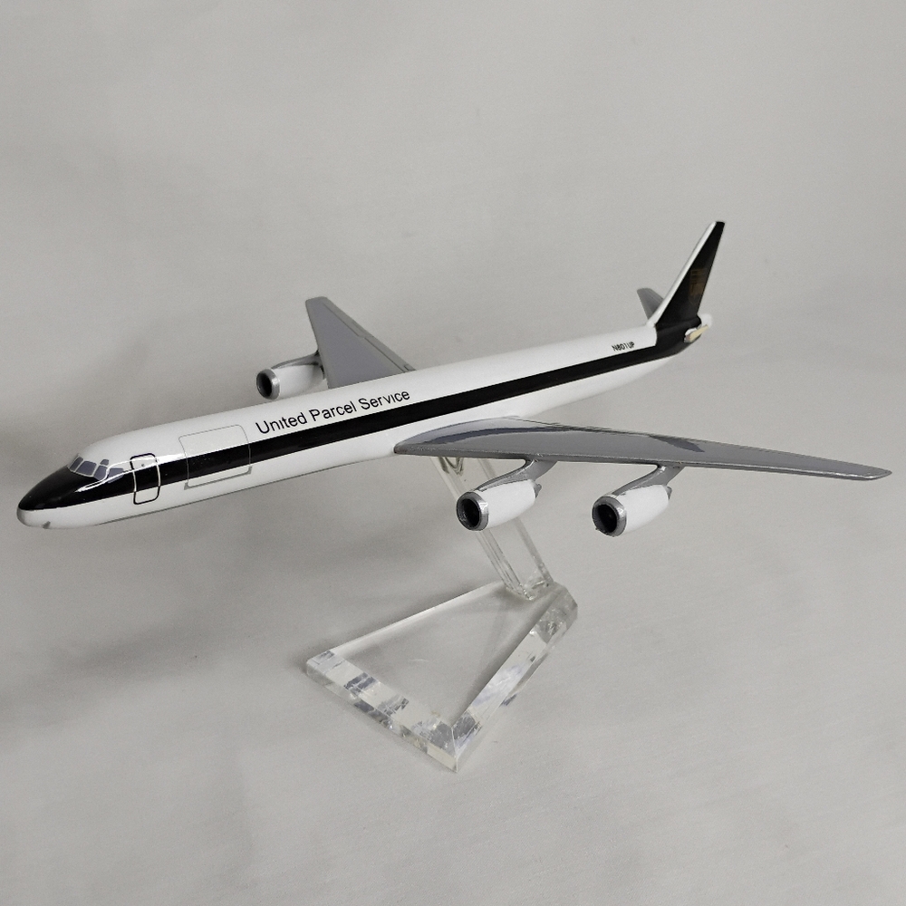 N801UP Douglas DC-8-73(CF) UPS Standing Model Airplane Rare Vintage Collectible